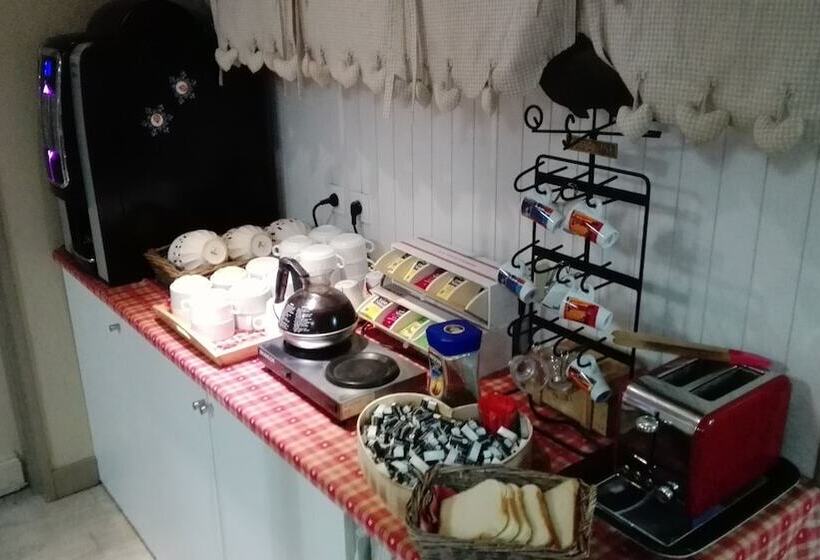 בית מלון כפרי Kyriad Direct Saintes