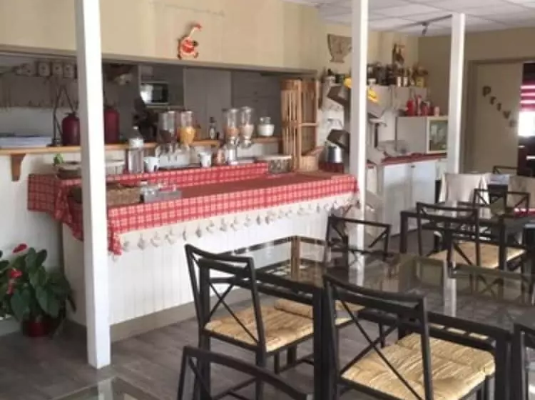 هتل Kyriad Direct Saintes