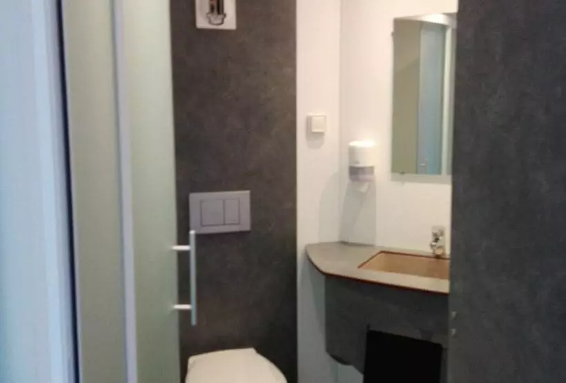 هتل Kyriad Direct Saintes