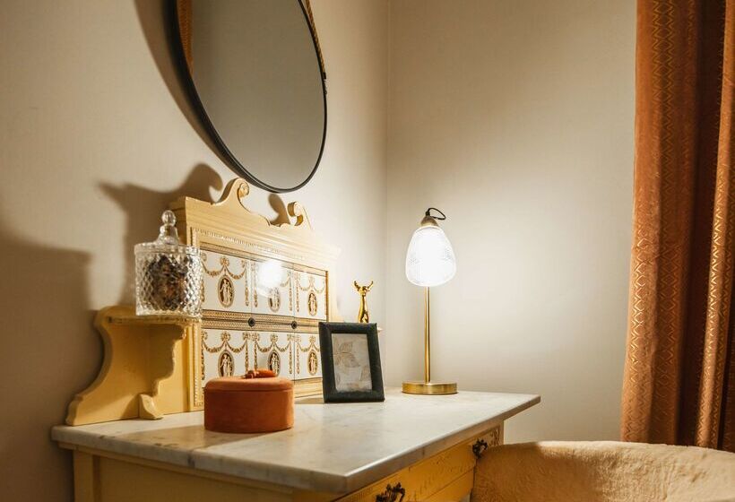 هتل Kyriad Prestige Vannes Centre  Palais Des Arts