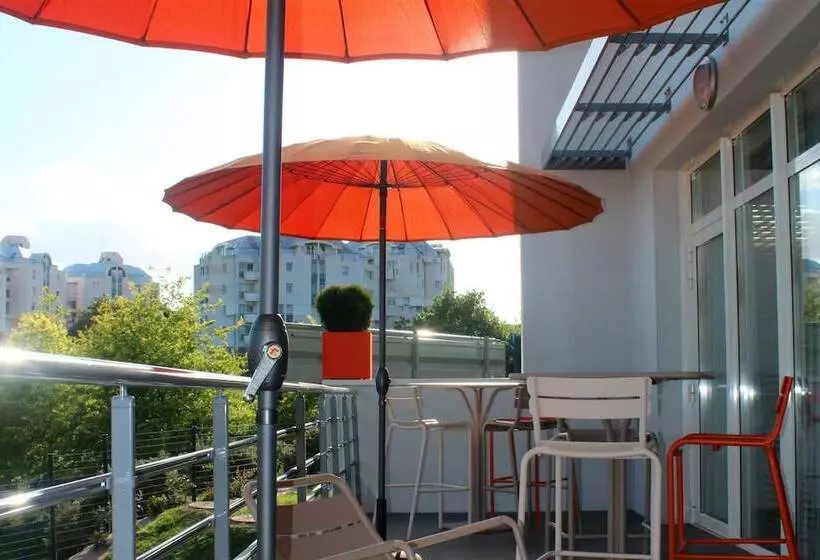 Отель Kyriad Prestige Vannes Centre  Palais Des Arts