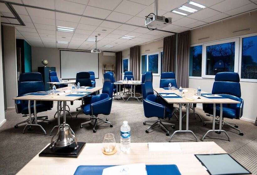 هتل Kyriad Prestige Vannes Centre  Palais Des Arts