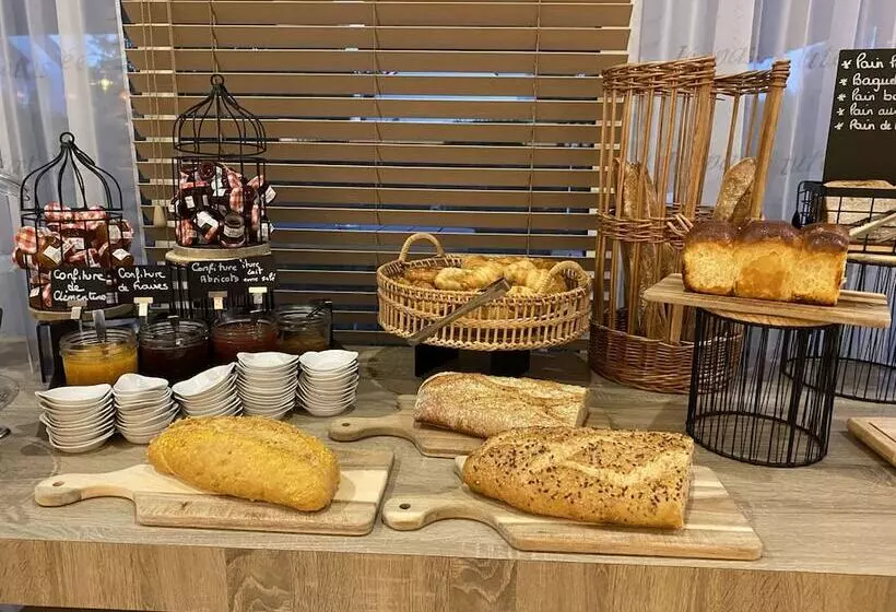 Отель Kyriad Prestige Vannes Centre  Palais Des Arts