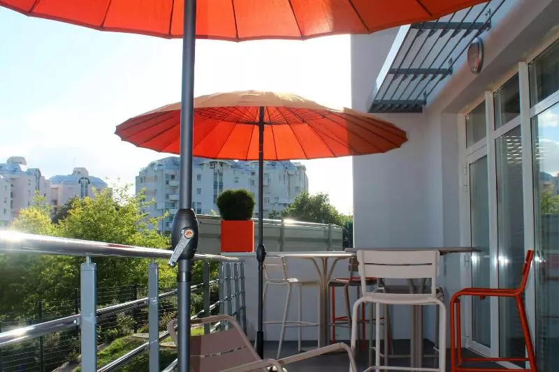 Отель Kyriad Prestige Vannes Centre  Palais Des Arts