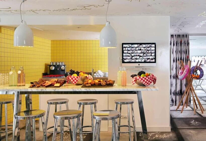 Отель Mama Shelter Lyon