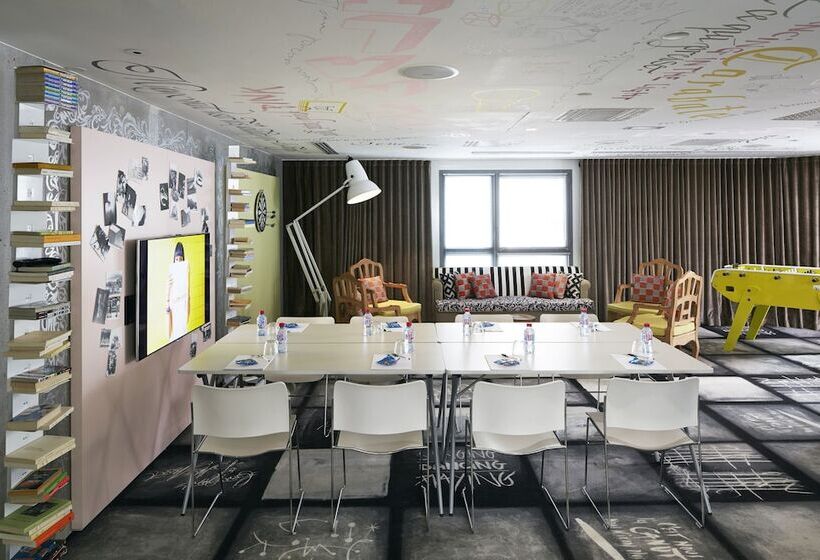 Отель Mama Shelter Lyon