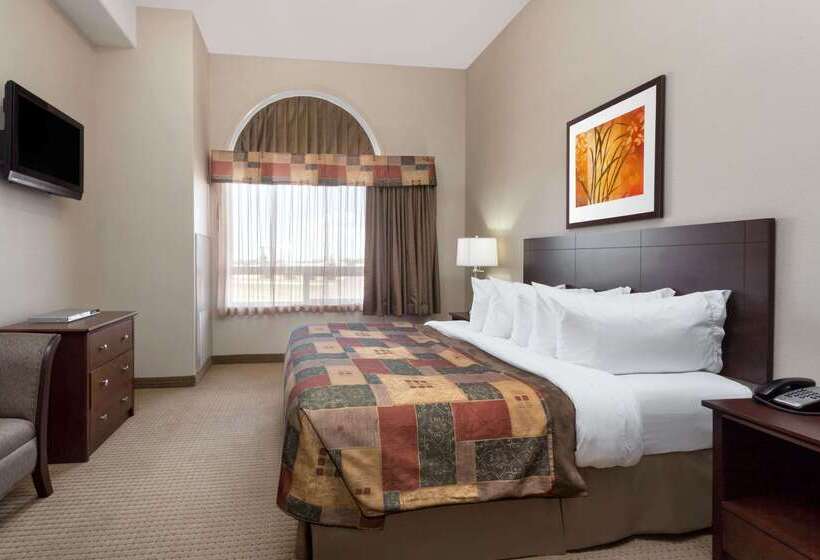 בית מלון כפרי Ramada By Wyndham Weyburn