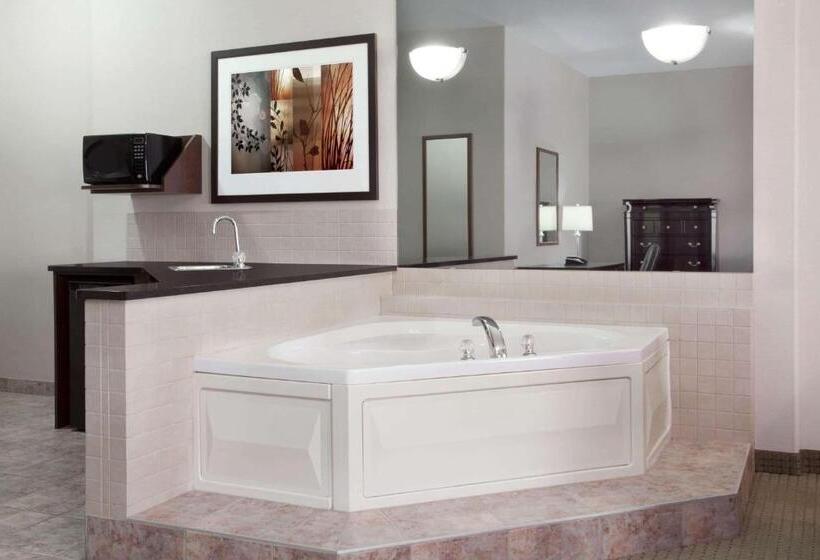 בית מלון כפרי Ramada By Wyndham Weyburn