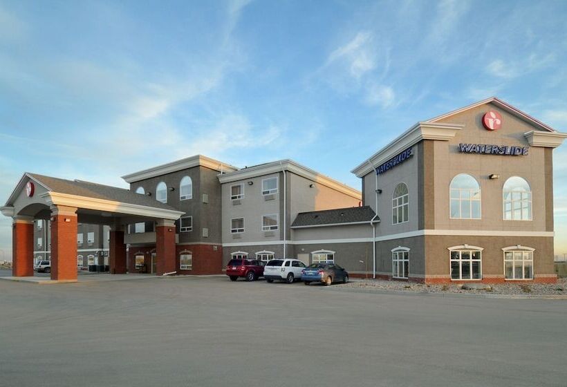 בית מלון כפרי Ramada By Wyndham Weyburn