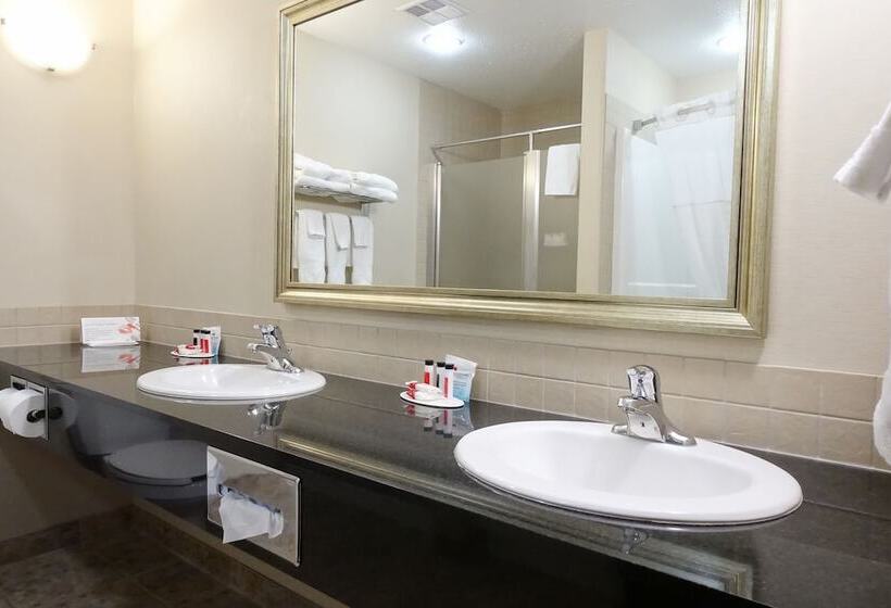 בית מלון כפרי Ramada By Wyndham Weyburn