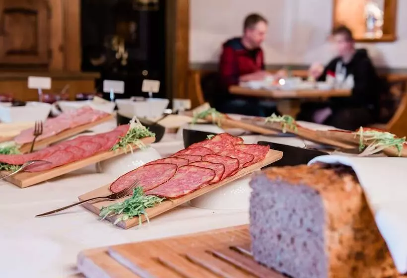 호텔 Rothirsch By Skinetworks