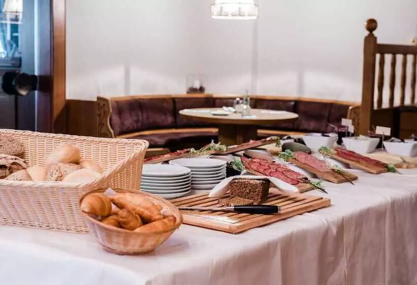 호텔 Rothirsch By Skinetworks