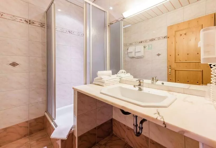 호텔 Rothirsch By Skinetworks