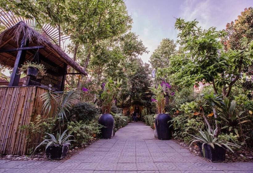 ホテル The Sanctuary Villa Battambang