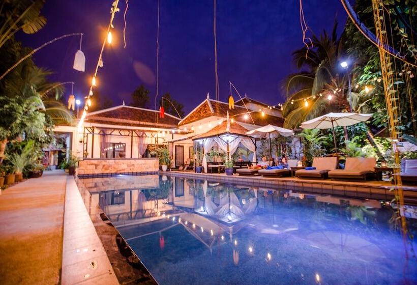 ホテル The Sanctuary Villa Battambang