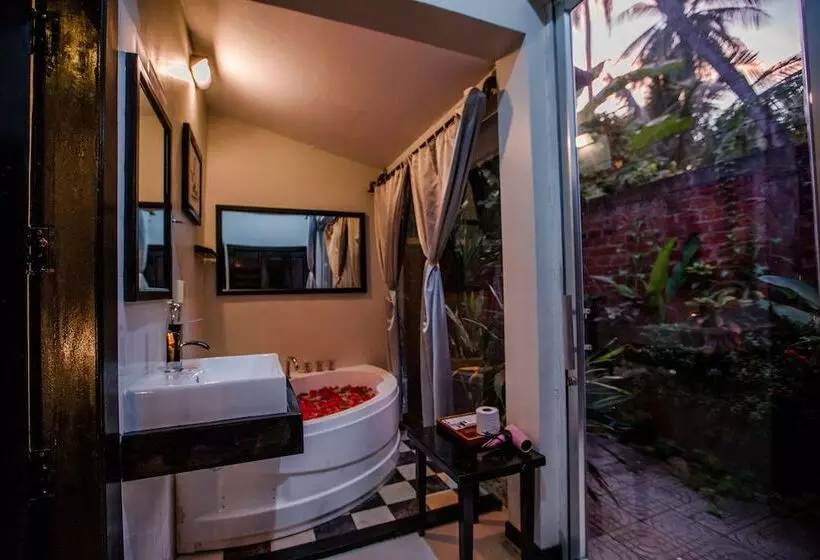 호텔 The Sanctuary Villa Battambang