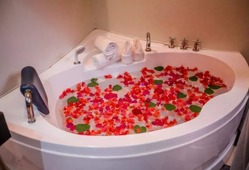 호텔 The Sanctuary Villa Battambang