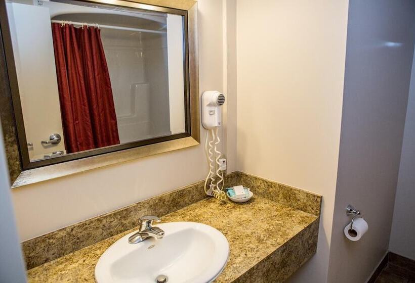 בית מלון כפרי The Village Inn Of Lakefield