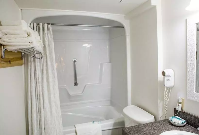 Hotelli The Village Inn Of Lakefield