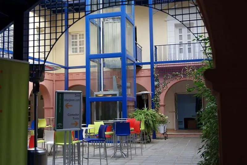Albergue Inturjoven Huelva   Hostel
