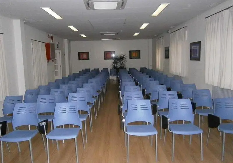 Albergue Inturjoven Huelva   Hostel