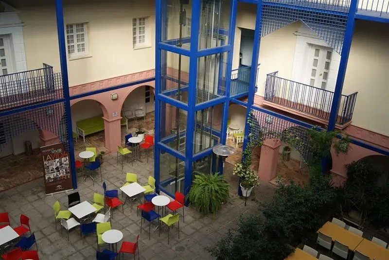 Albergue Inturjoven Huelva   Hostel