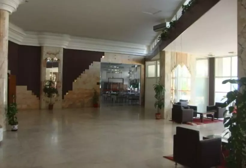 ホテル Corniche Palace