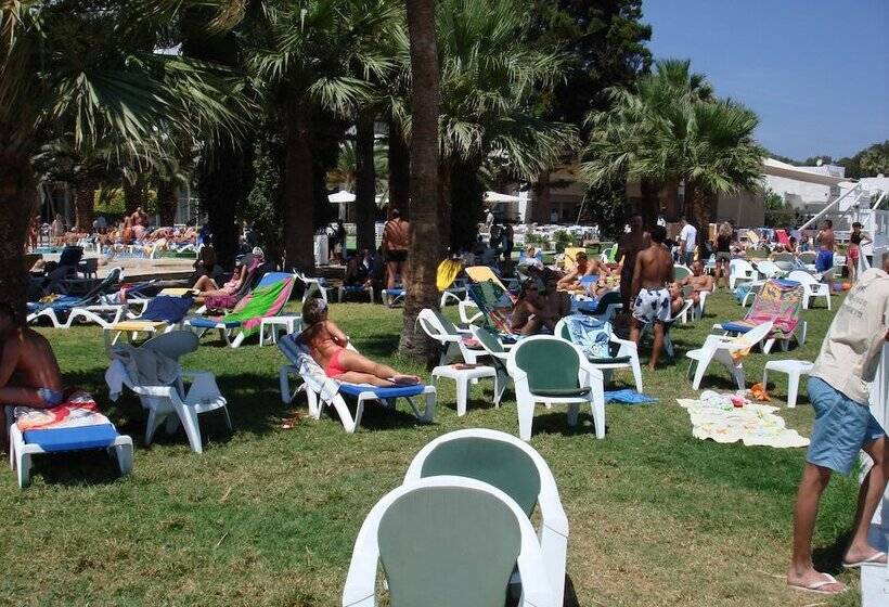 هتل Corniche Palace