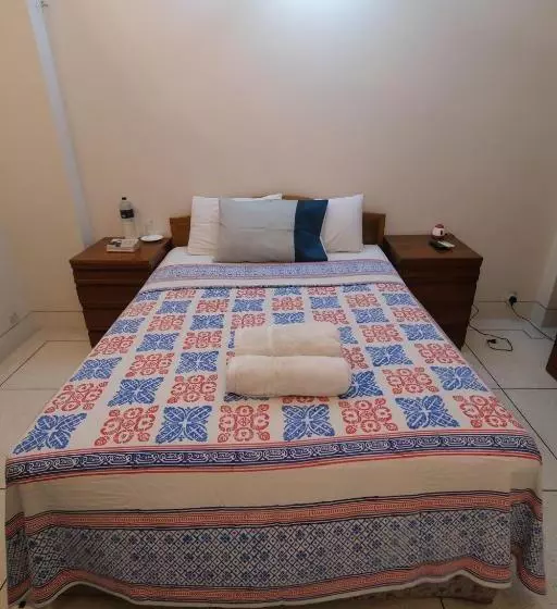 هتل Green House Guest House