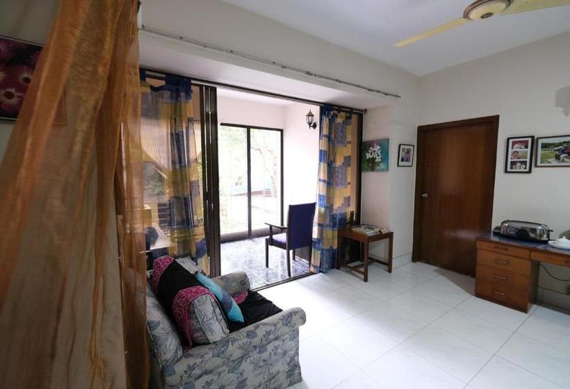 هتل Green House Guest House