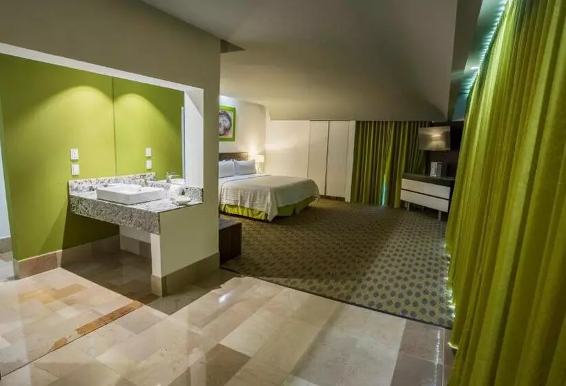 Hotelli Holiday Inn Queretaro Zona Krystal, An Ihg
