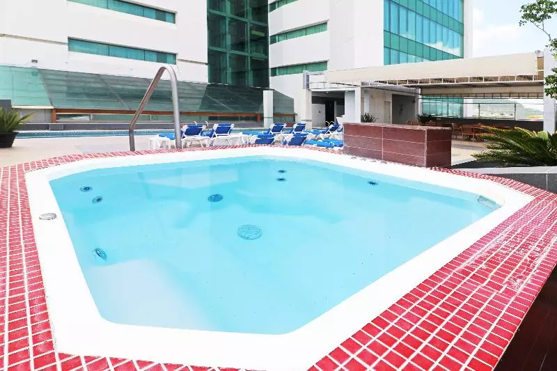 Hotelli Holiday Inn Queretaro Zona Krystal, An Ihg