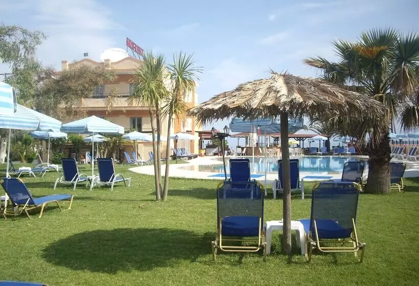 Отель Ninos On The Beach