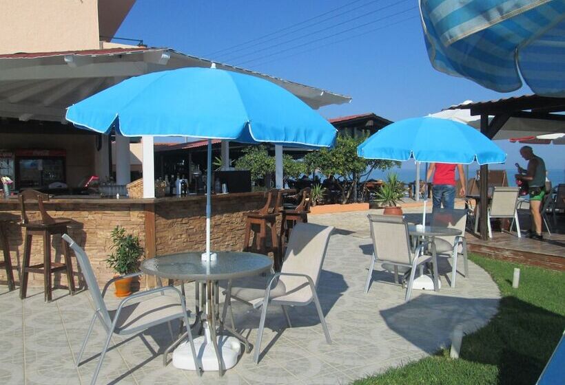 酒店 Ninos On The Beach