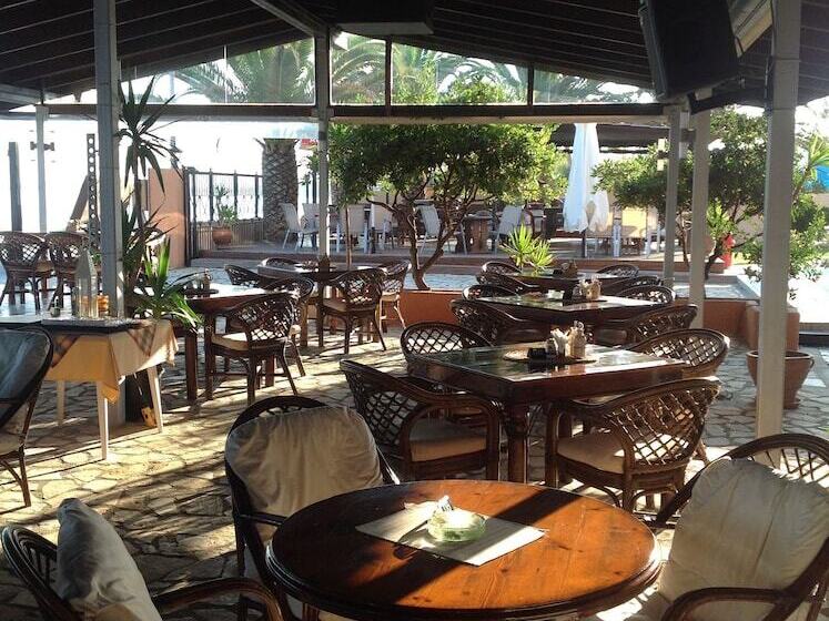 酒店 Ninos On The Beach