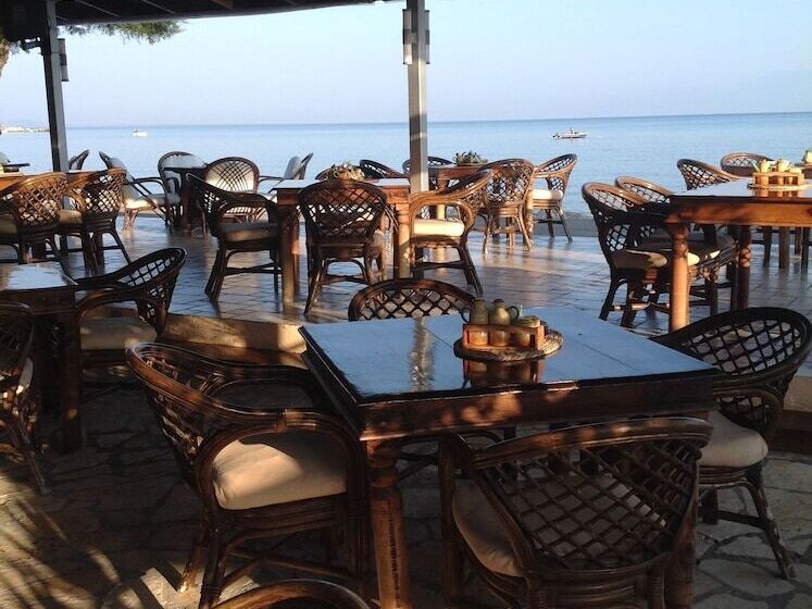 酒店 Ninos On The Beach