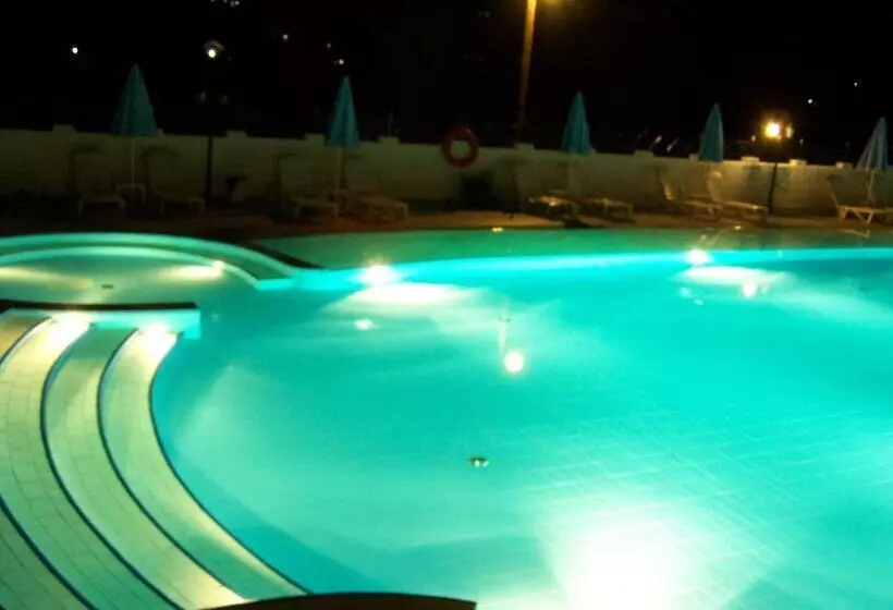 Отель Ninos On The Beach