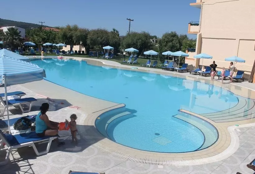 Отель Ninos On The Beach