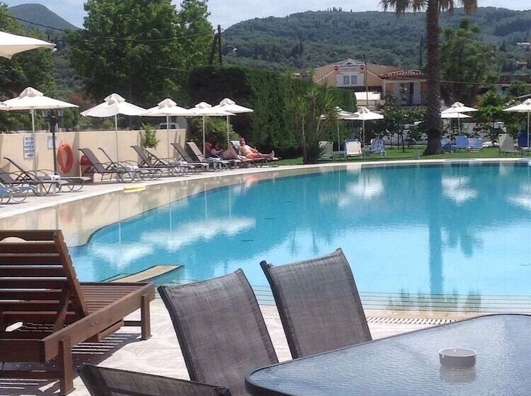 酒店 Ninos On The Beach