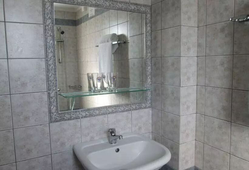 Отель Ninos On The Beach