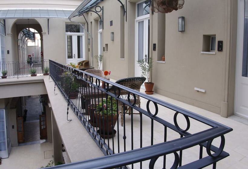 هتل Patios De San Telmo