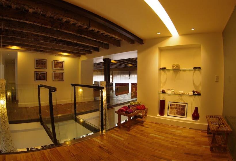 هتل Patios De San Telmo