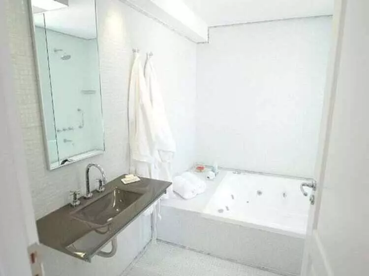 هتل Patios De San Telmo