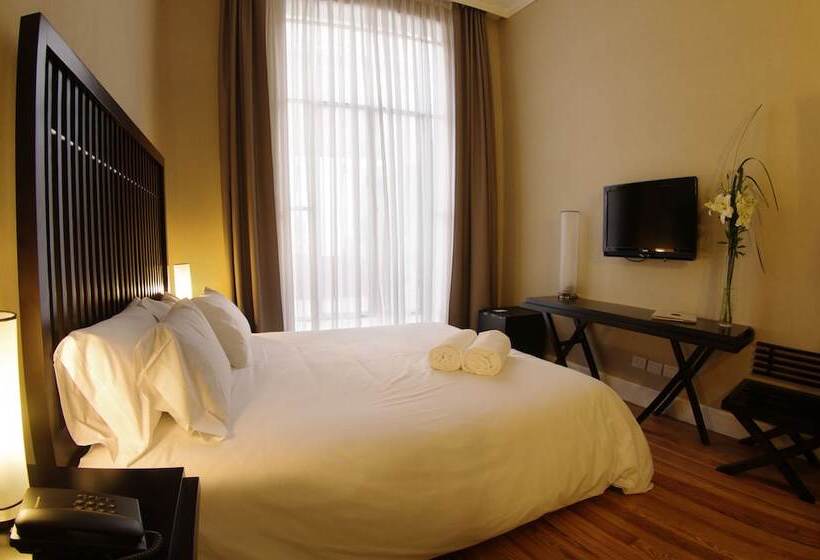 هتل Patios De San Telmo