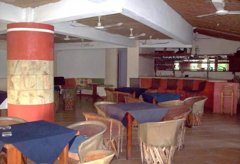 酒店 Suites Ixtapa Plaza