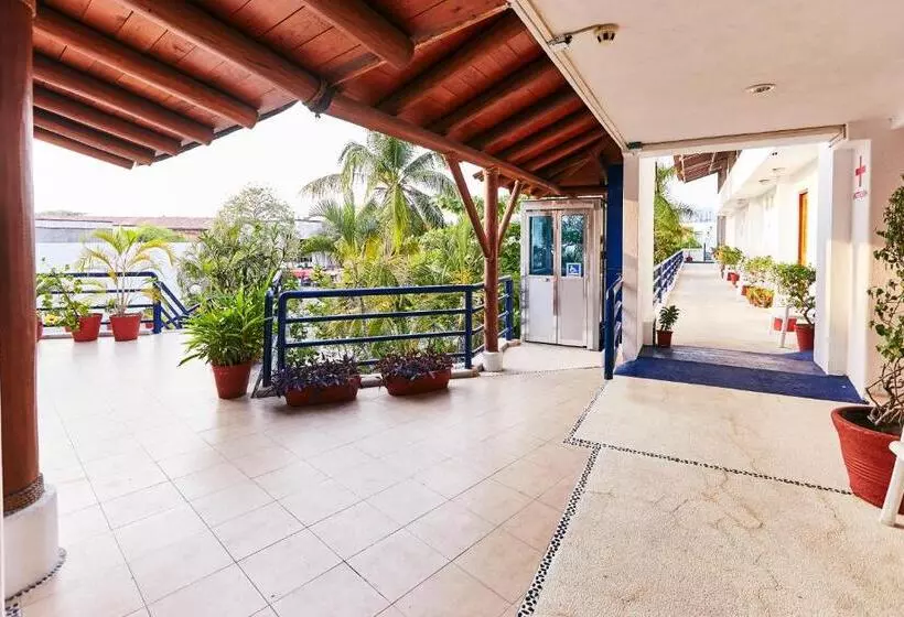 酒店 Suites Ixtapa Plaza