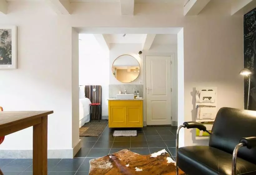 Coho Apartment Suites