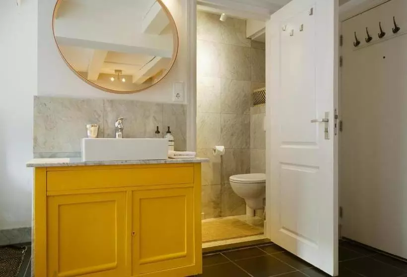 Coho Apartment Suites