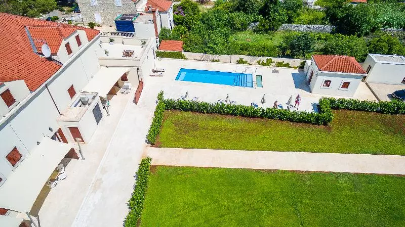 هتل Apartments Villa Riva