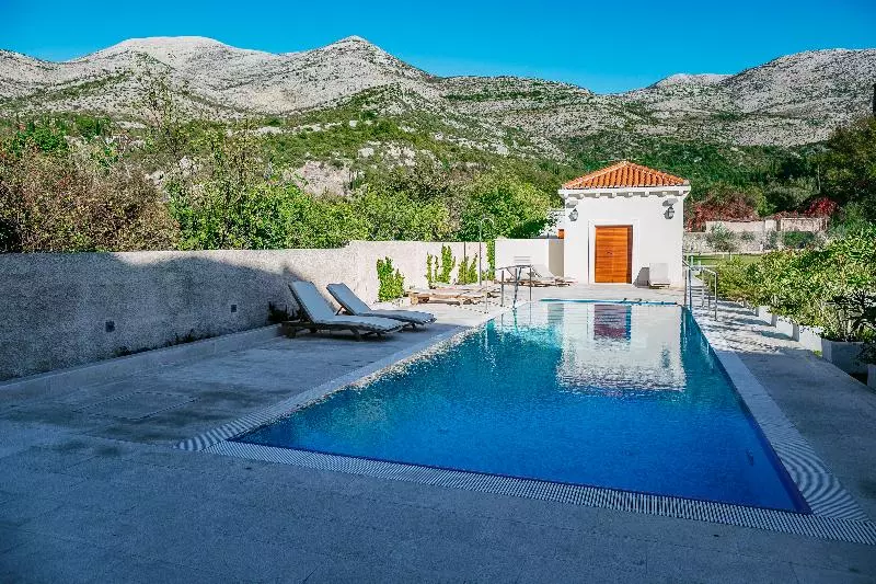 هتل Apartments Villa Riva